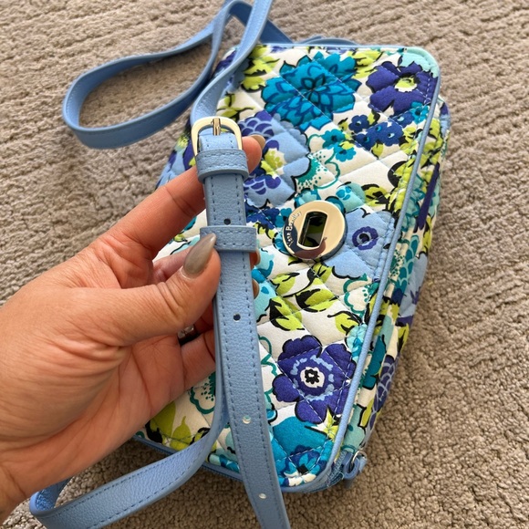 Vera Bradley Turnlock Crossbody - Blueberry Blooms - Picture 9 of 16